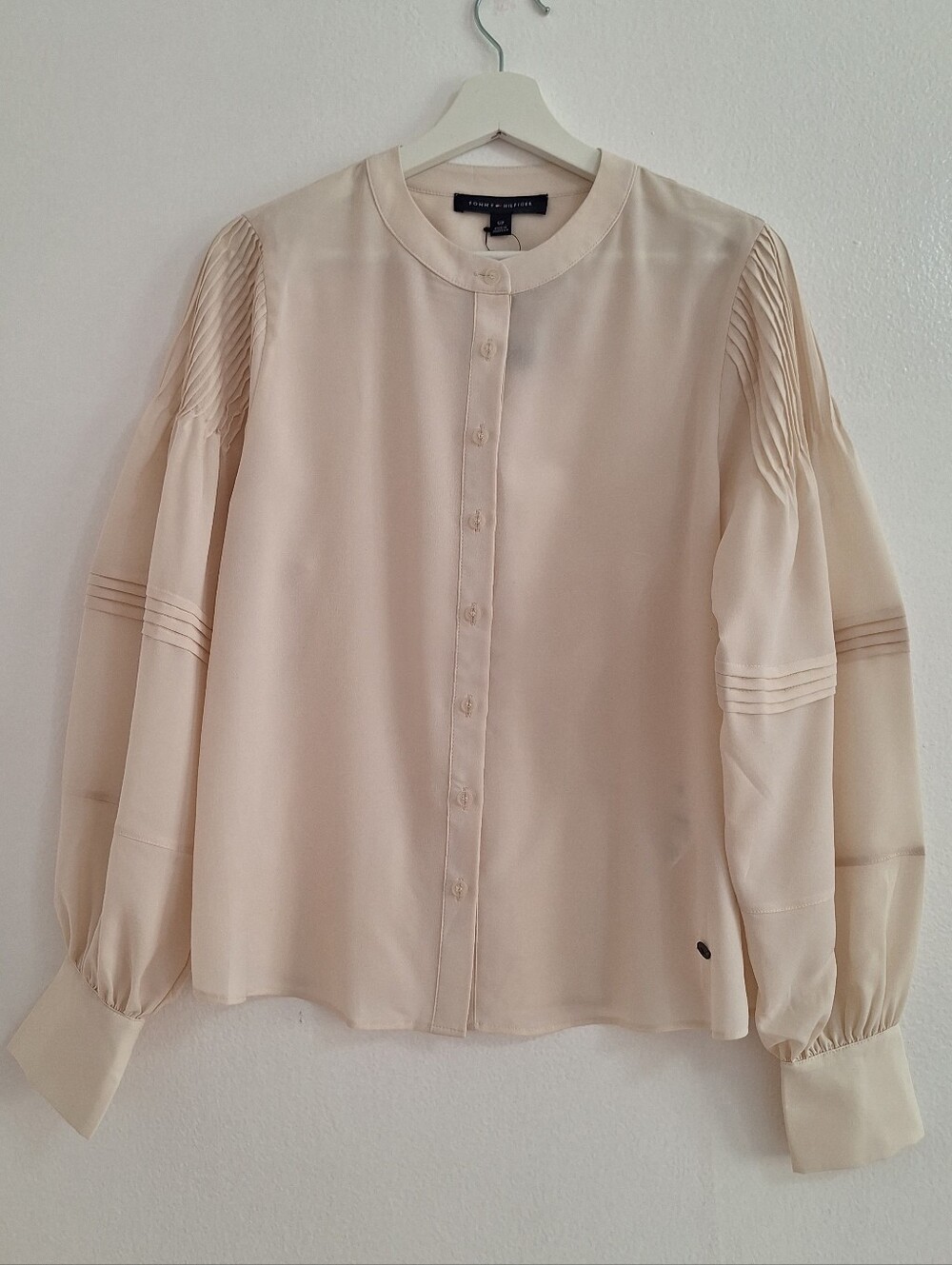 NWT Tommy Hilfiger Cream Button-Front Pleated Sleeve Blouse